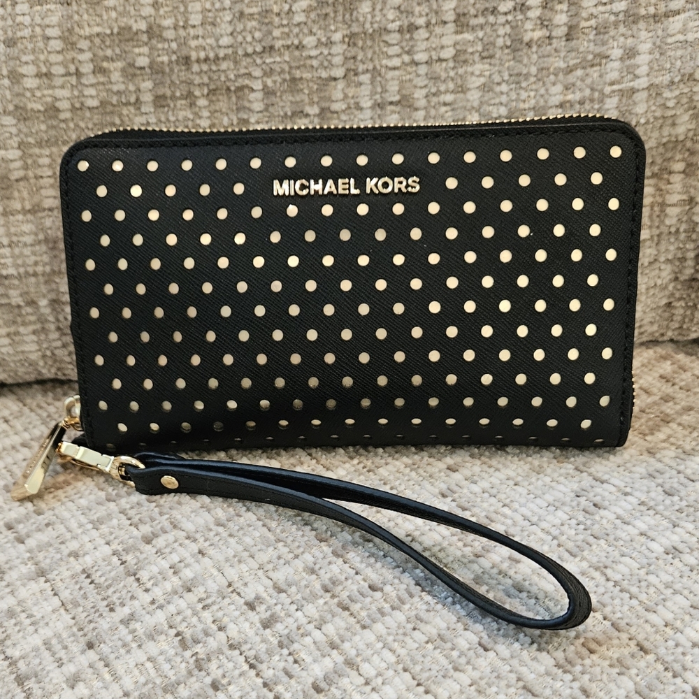 NWT'S! MICHAEL KORS - Lightweight Wristlet - Full Zip Closure- Phone Friendly